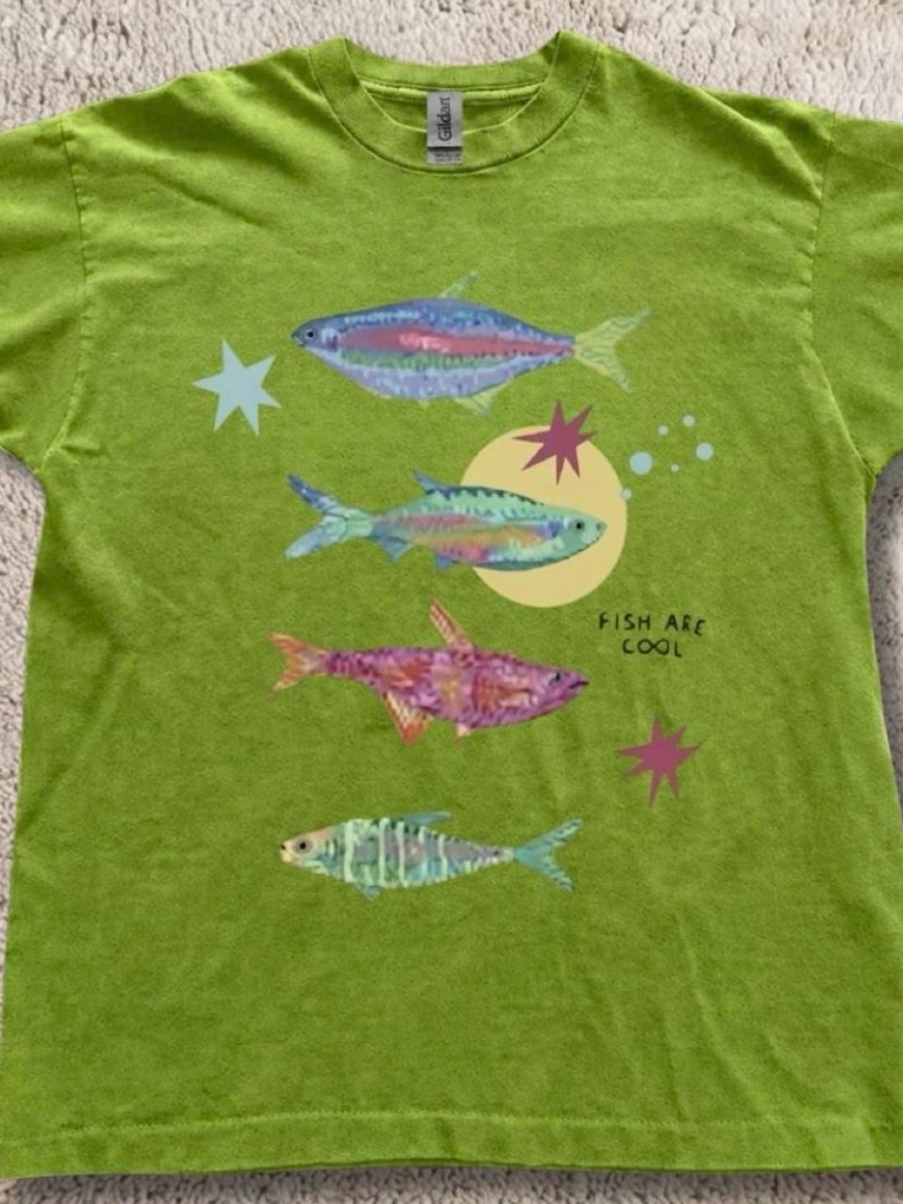 Gildan Bright Green Tee with Colorful Fish Graphic